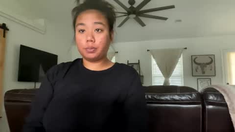 Snapshot of lovellly_ chatting on December 25, 9:11 pm Love online show from December 25, 9:11 pm