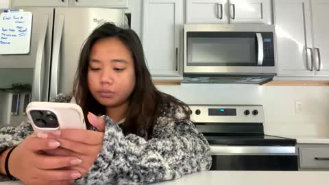 Snapshot of lovellly_ chatting on January 25, 8:00 pm Love online show from January 25, 8:00 pm