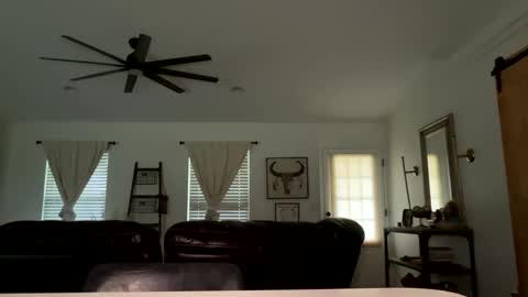 Snapshot of lovellly_ chatting on September 19, 11:05 pm Love online show from September 19, 11:05 pm