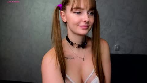 Snapshot of lovelly_molly chatting on February 1, 5:44 pm Molly online show from February 1, 5:44 pm