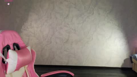 Snapshot of lovelly_molly chatting on April 22, 5:25 pm Molly online show from April 22, 5:25 pm