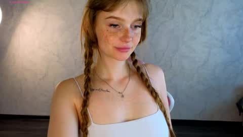 Snapshot of lovelly_molly chatting on May 16, 9:39 am Molly online show from May 16, 9:39 am