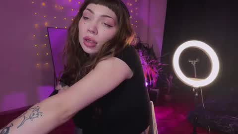 Elsa online show from December 2, 5:48 pm