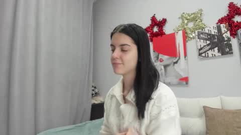 lovely__audrey online show from December 16, 8:19 am