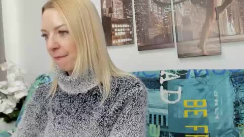 Snapshot of lovely__audrey chatting on February 24, 8:34 am lovely__audrey online show from February 24, 8:34 am