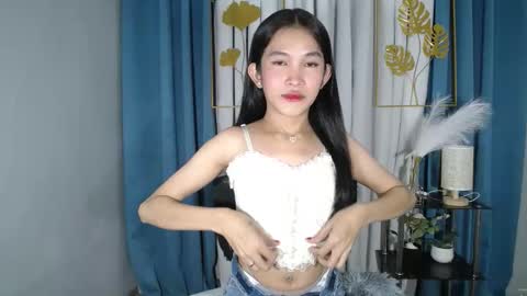 BELLA online show from May 17, 2:02 pm