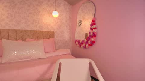 Snapshot of lovely_julls chatting on February 9, 2:54 pm lovely_julls online show from February 9, 2:54 pm