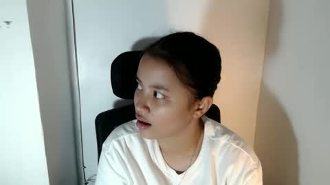 Snapshot of lovely_kiara16 chatting on May 19, 9:04 am Kiara online show from May 19, 9:04 am