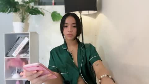 Snapshot of lovely_leah23 chatting on June 11, 2:53 am lovely_leah23 online show from June 11, 2:53 am