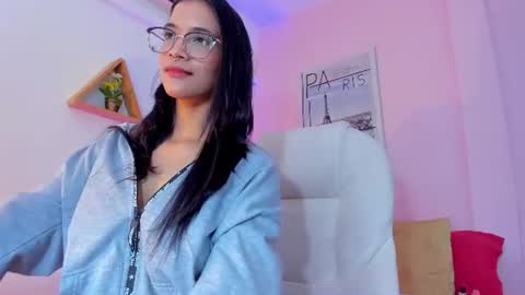 Snapshot of lovely_oliviaa chatting on June 23, 5:22 pm Olivia online show from June 23, 5:22 pm