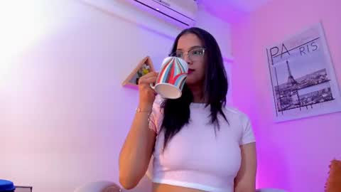 Snapshot of lovely_oliviaa chatting on July 4, 12:11 pm Olivia online show from July 4, 12:11 pm