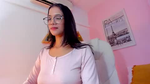 Snapshot of lovely_oliviaa chatting on July 9, 7:18 pm Olivia online show from July 9, 7:18 pm