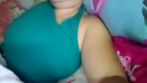 Snapshot of lovely_orchid chatting on January 6, 10:24 am lovely_orchid online show from January 6, 10:24 am