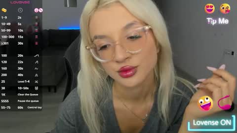 lovelybianca_ online show from November 7, 11:05 pm