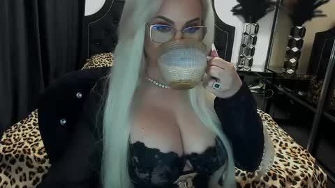 Snapshot of lovelyblondyxxx chatting on April 29, 11:00 pm PrAllinXXXa online show from April 29, 11:00 pm