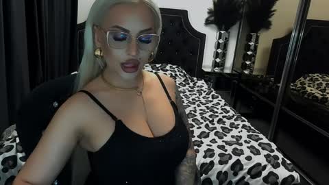 Snapshot of lovelyblondyxxx chatting on May 15, 10:17 pm PrAllinXXXa online show from May 15, 10:17 pm
