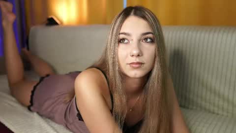 lovelygracee online show from April 18, 2:21 pm