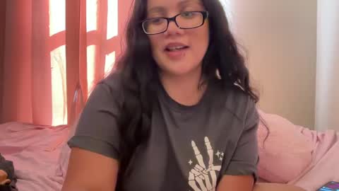 Snapshot of lovelykatiebabe chatting on September 17, 1:35 pm lovelykatiebabe online show from September 17, 1:35 pm