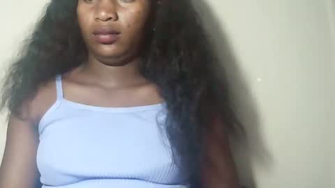 lovelylarra online show from March 13, 9:32 pm