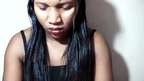 lovelylarra online show from July 4, 9:04 am