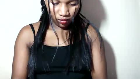 lovelylarra online show from July 4, 9:21 pm