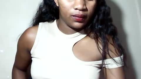 lovelylarra online show from July 17, 8:03 pm