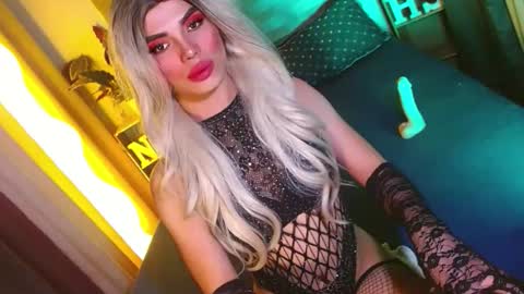 Snapshot of lovelymiss_shyna11 chatting on May 29, 3:10 pm lovelymiss_shyna11 online show from May 29, 3:10 pm