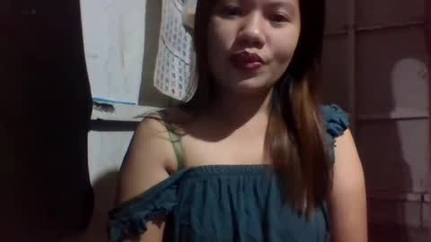 Snapshot of lovelymocha27 chatting on December 10, 7:11 pm lovelymocha27s online show from December 10, 7:11 pm