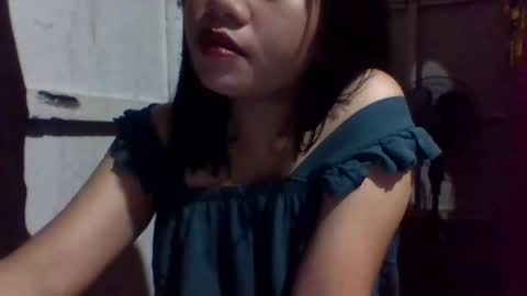 Snapshot of lovelymocha27 chatting on March 5, 8:21 pm lovelymocha27s online show from March 5, 8:21 pm