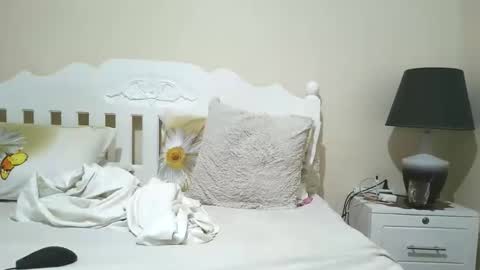 Snapshot of lovelyquey chatting on April 17, 8:34 pm Angelquey online show from April 17, 8:34 pm