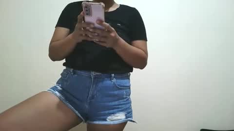 Snapshot of lovelyquey chatting on April 20, 9:05 pm Angelquey online show from April 20, 9:05 pm