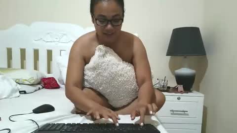 Snapshot of lovelyquey chatting on May 10, 10:37 pm Angelquey online show from May 10, 10:37 pm