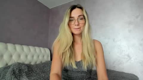 Snapshot of lovelyrose135 chatting on October 11, 11:20 am Lovely Rose online show from October 11, 11:20 am