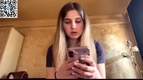 Snapshot of lovelysilk_63 chatting on March 27, 10:04 am ELA online show from March 27, 10:04 am