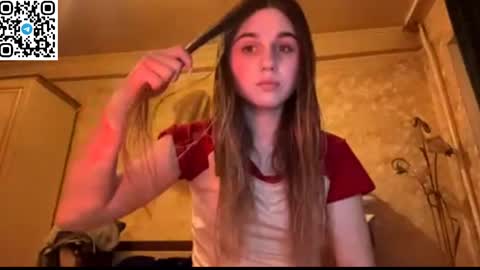Snapshot of lovelysilk_63 chatting on April 3, 6:28 pm ELA online show from April 3, 6:28 pm
