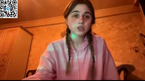 Snapshot of lovelysilk_63 chatting on April 12, 6:35 pm ELA online show from April 12, 6:35 pm