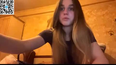 Snapshot of lovelysilk_63 chatting on April 18, 6:56 pm ELA online show from April 18, 6:56 pm