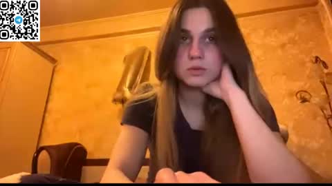 Snapshot of lovelysilk_63 chatting on April 18, 7:07 pm ELA online show from April 18, 7:07 pm