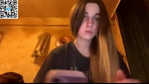 Snapshot of lovelysilk_63 chatting on April 20, 7:37 pm ELA online show from April 20, 7:37 pm