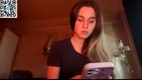 Snapshot of lovelysilk_63 chatting on April 26, 7:39 am ELA online show from April 26, 7:39 am