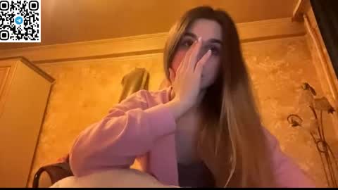 Snapshot of lovelysilk_63 chatting on April 29, 7:20 pm ELA online show from April 29, 7:20 pm