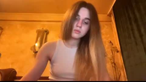 Snapshot of lovelysilk_63 chatting on May 5, 6:38 pm ELA online show from May 5, 6:38 pm