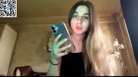 Snapshot of lovelysilk_63 chatting on May 17, 7:17 am ELA online show from May 17, 7:17 am