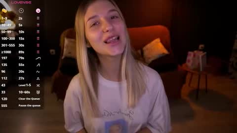 Snapshot of lovelyspacee chatting on October 30, 6:30 pm Anna online show from October 30, 6:30 pm