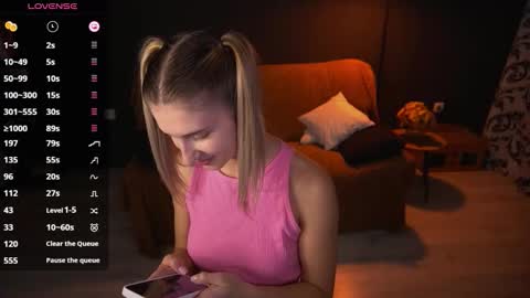 Snapshot of lovelyspacee chatting on November 25, 3:56 pm Anna online show from November 25, 3:56 pm