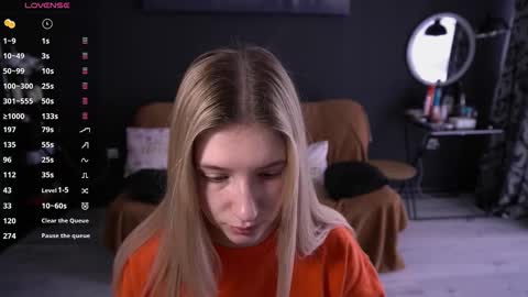 Snapshot of lovelyspacee chatting on February 12, 9:37 am Anna online show from February 12, 9:37 am