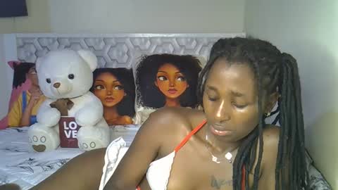 Snapshot of lovelytin chatting on February 20, 11:27 pm lovelytin online show from February 20, 11:27 pm