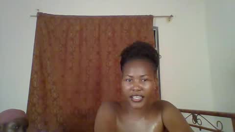 Snapshot of lovelyy_dreams chatting on February 26, 7:13 pm Hanna online show from February 26, 7:13 pm