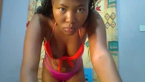 Snapshot of lovelyy_dreams chatting on February 28, 4:24 am Hanna online show from February 28, 4:24 am