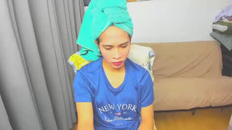 Snapshot of lovemarie19x chatting on March 4, 2:17 am pauleen online show from March 4, 2:17 am